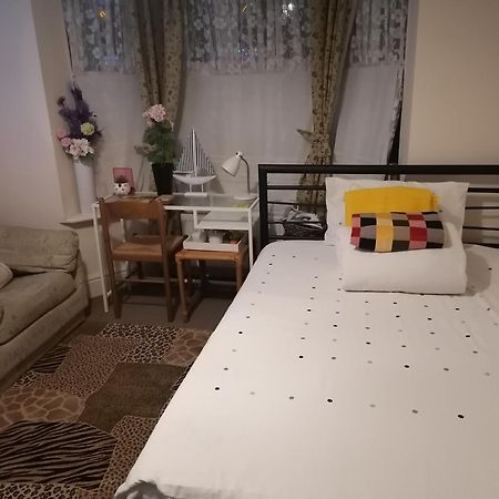 Big Private Room In Town Centre Eastleigh Luaran gambar