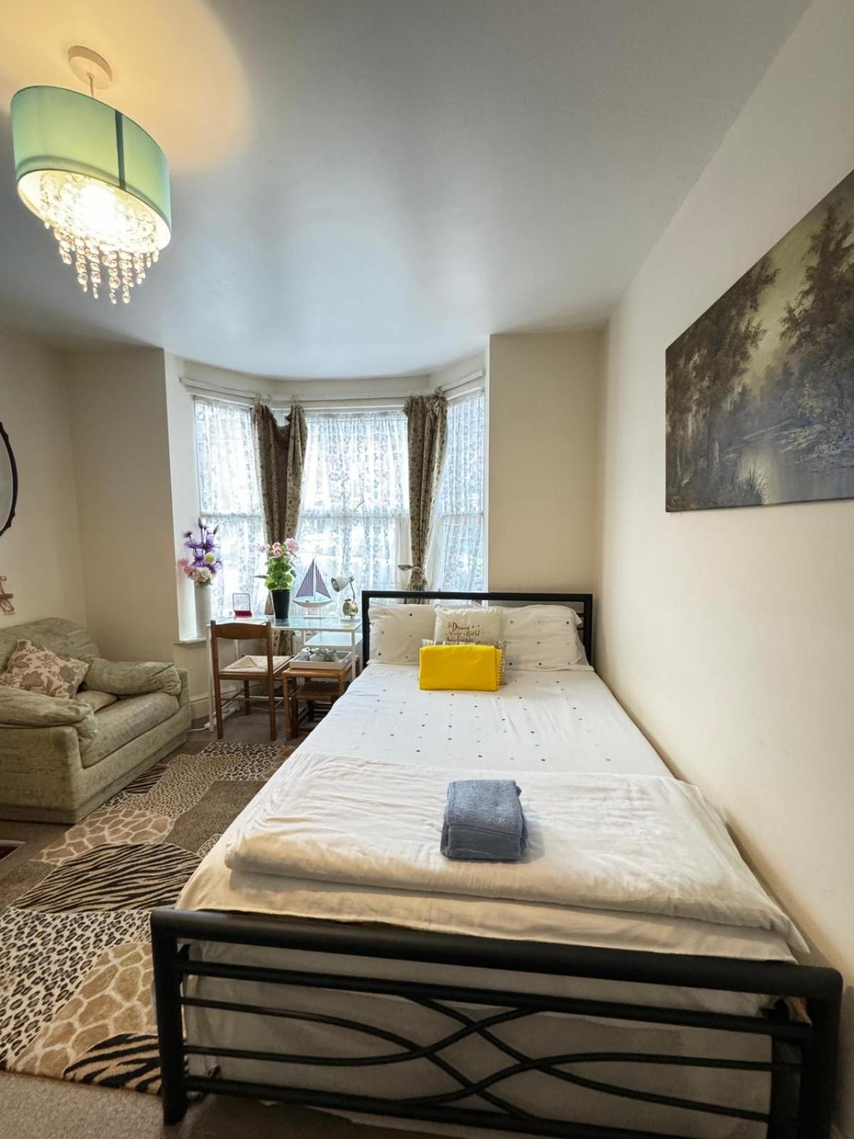 Big Private Room In Town Centre Eastleigh Luaran gambar