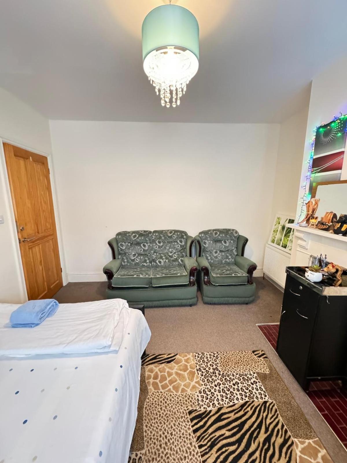 Big Private Room In Town Centre Eastleigh Luaran gambar